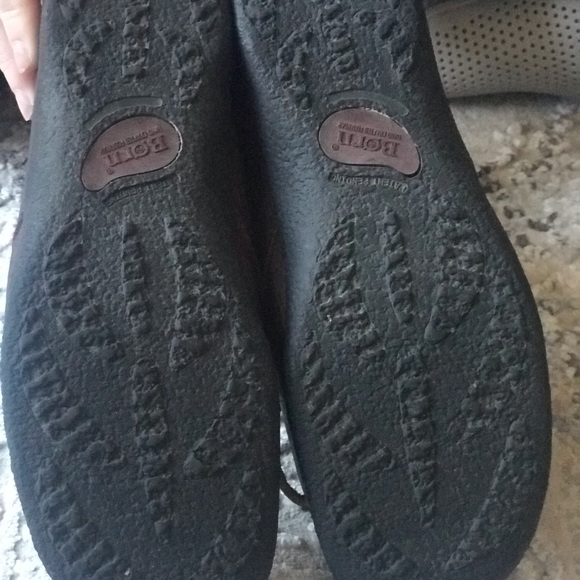 Shoes - Picture 4 of 4